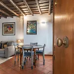 Stylish Flat Domus Aurea